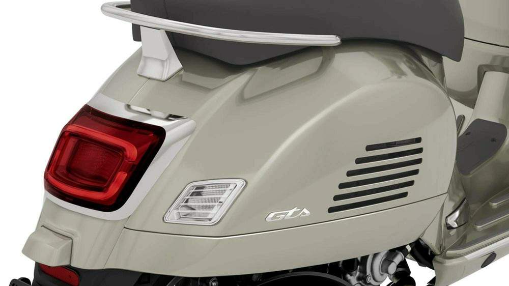 Мотоцикл Vespa GTS 300 2023 фото