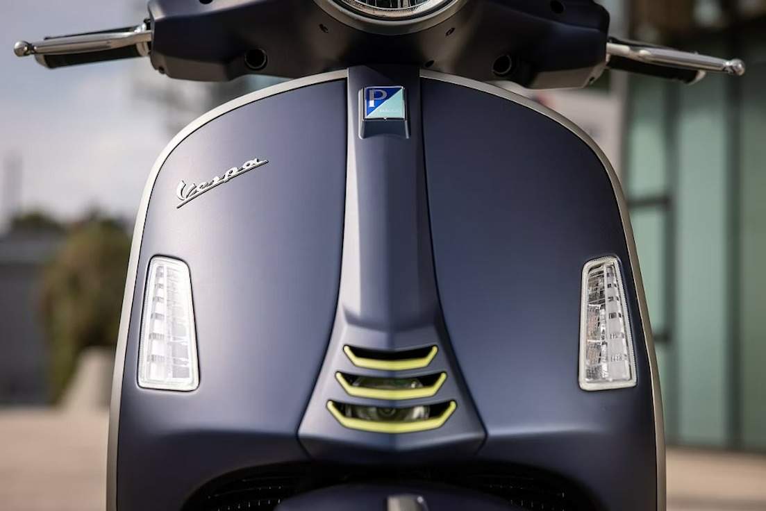 Мотоцикл Vespa GTS 300 2023 фото