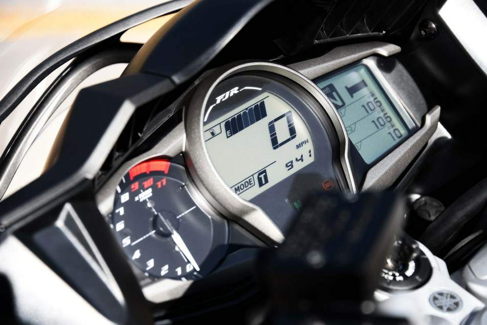 Мотоцикл Yamaha FJR 1300 2016 фото