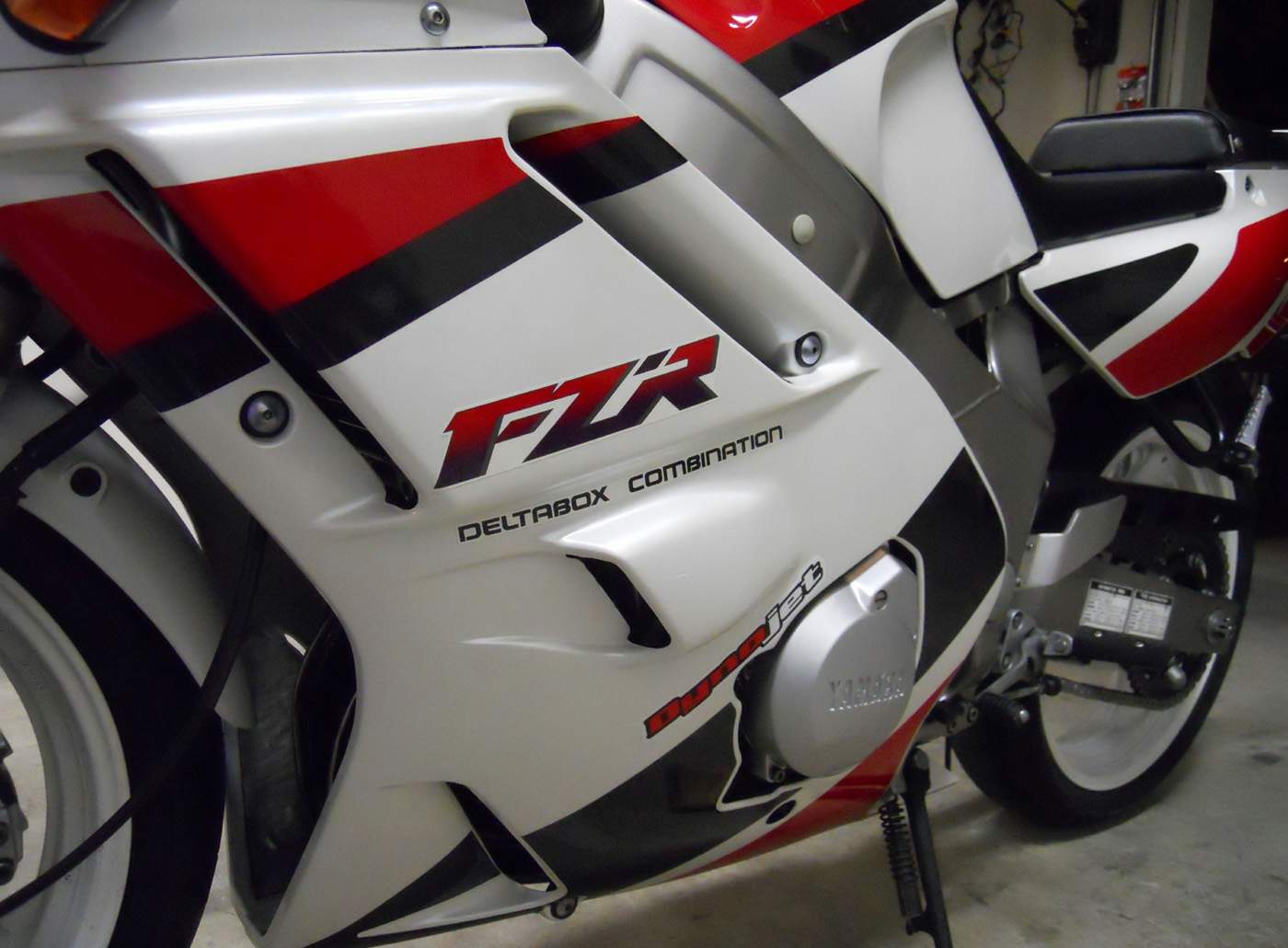 Мотоцикл Yamaha FZR 600 1992 фото
