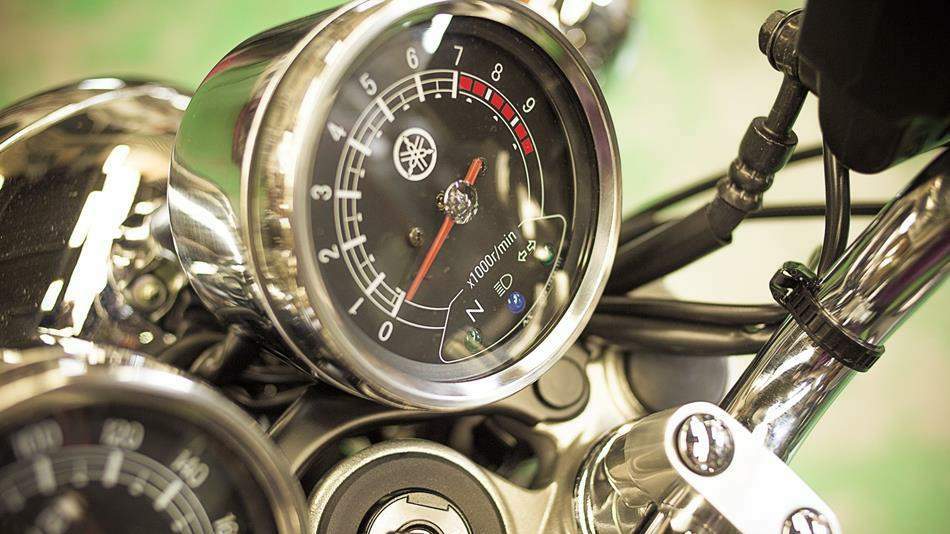Мотоцикл Yamaha SR 400 2016 фото