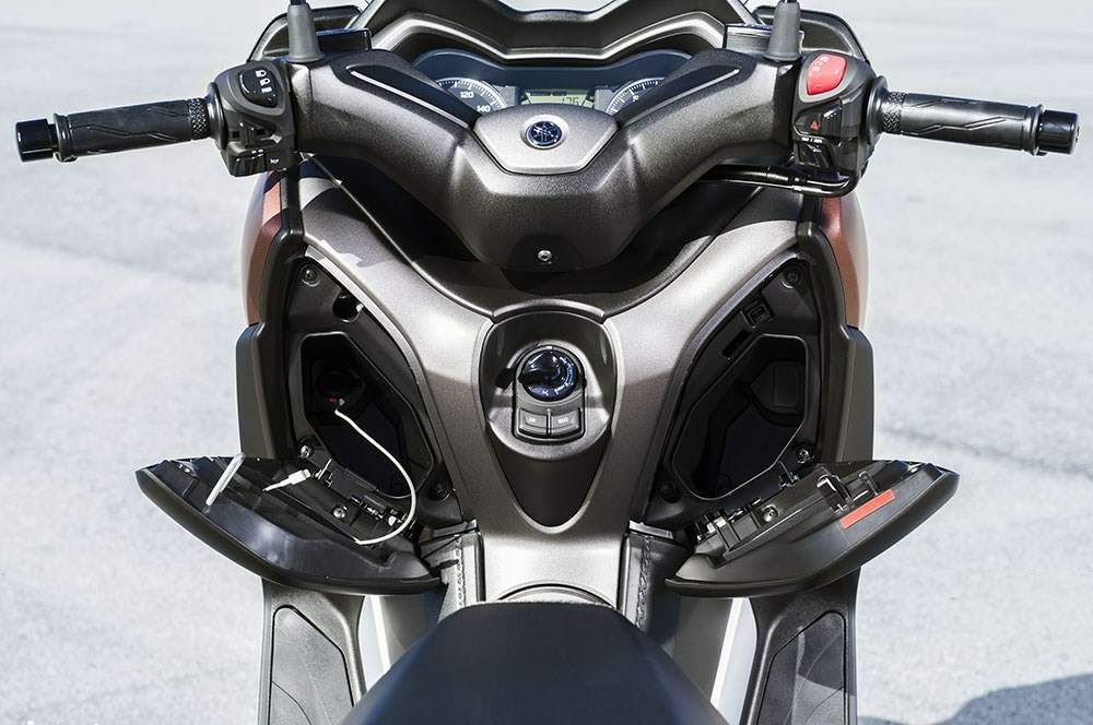 Мотоцикл Yamaha X-Max 300 2017 фото