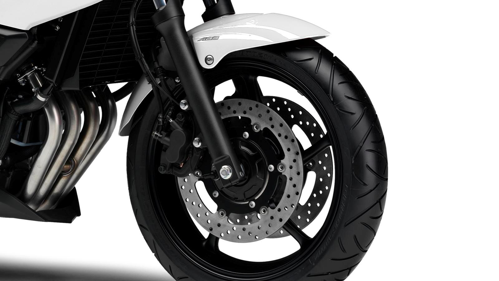 Мотоцикл Yamaha XJ6 2012 Мотоцикл Yamaha XJ6 2012