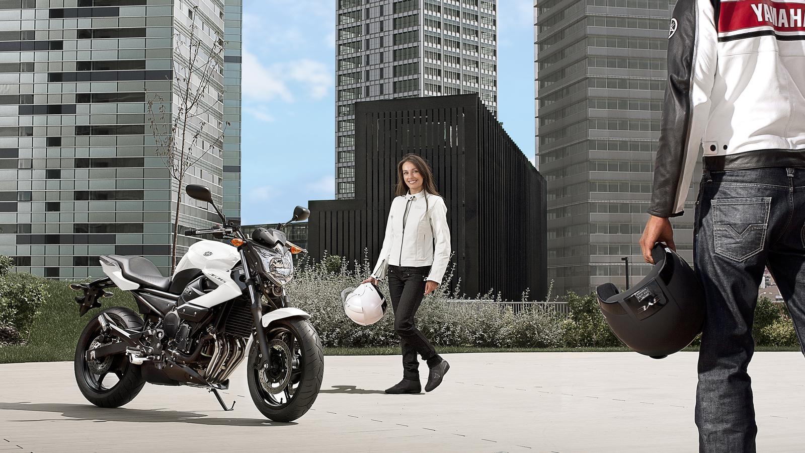 Мотоцикл Yamaha XJ6 2012 Мотоцикл Yamaha XJ6 2012