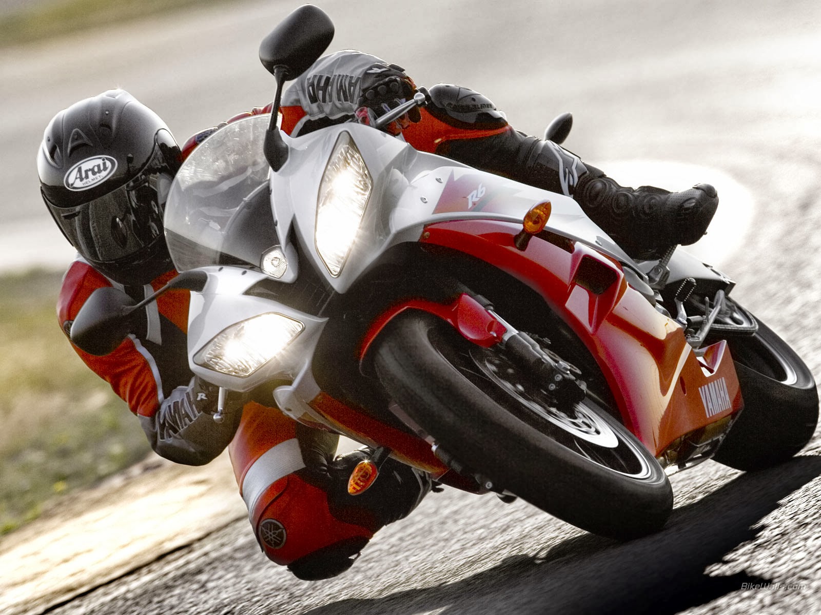 Мотоцикл Yamaha YZF 600 R6 2006 фото